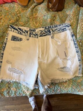 VERVET BY FLYING MONKEY White Denim Shorts with Blue Acid-Wash Trim